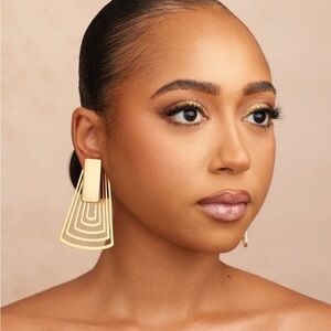 Archived Khoi Izan Elegant Gold Geometric Earrings